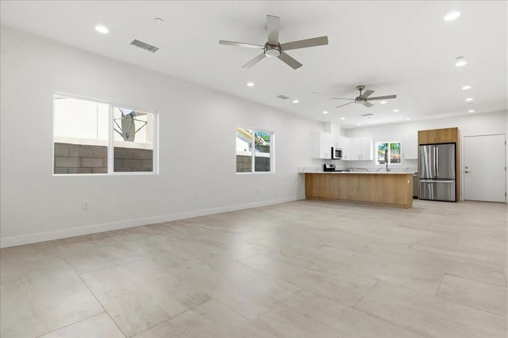 07-68160 Modalo Rd - Living Room
