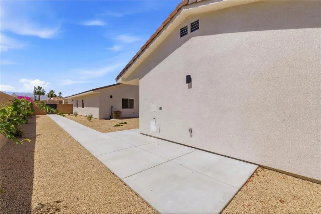 54-68162 Modalo Rd - Patio