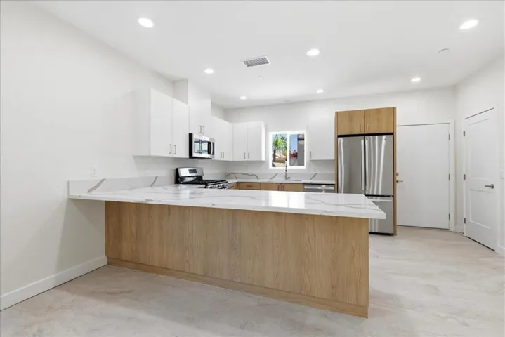10-68160 Modalo Rd - Kitchen