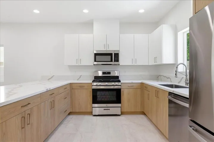11-68160 Modalo Rd - Kitchen