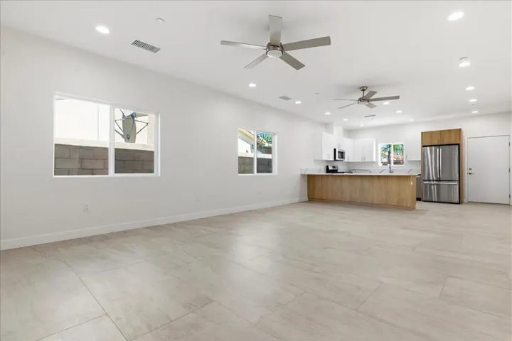 07-68160 Modalo Rd - Living Room