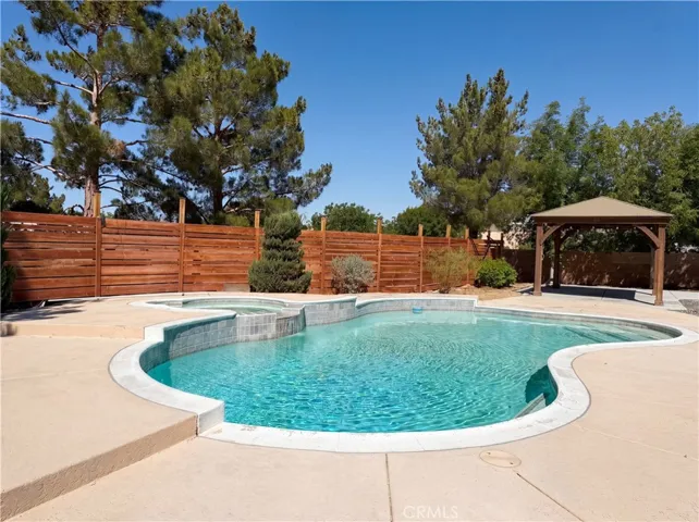 15358 Lookout, Apple Valley, California 92307