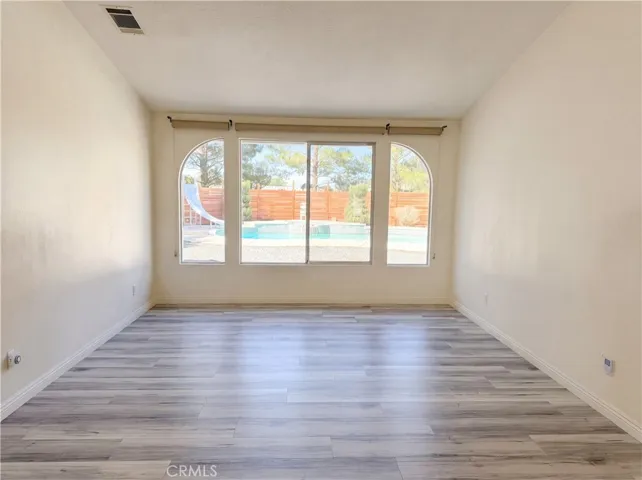 15358 Lookout, Apple Valley, California 92307