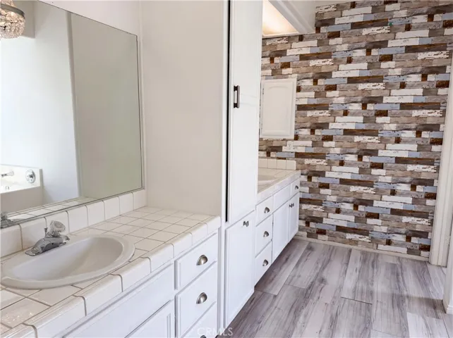 15358 Lookout, Apple Valley, California 92307