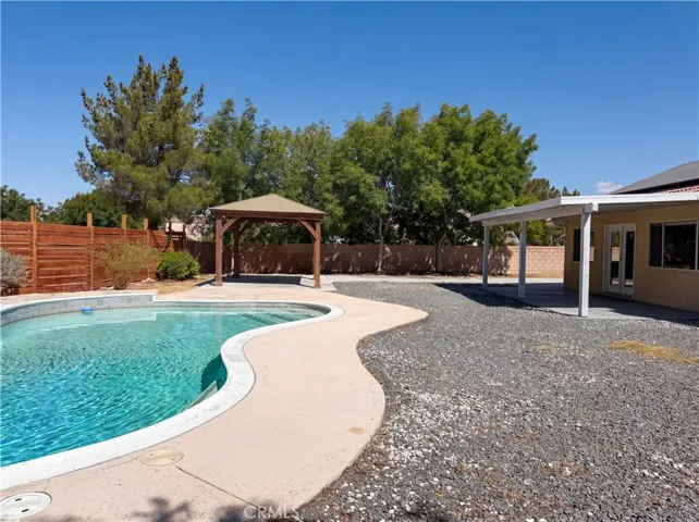 15358 Lookout, Apple Valley, California 92307