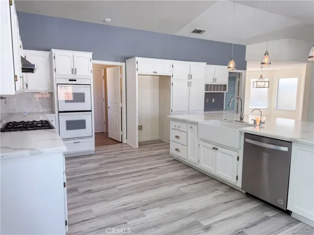 15358 Lookout, Apple Valley, California 92307