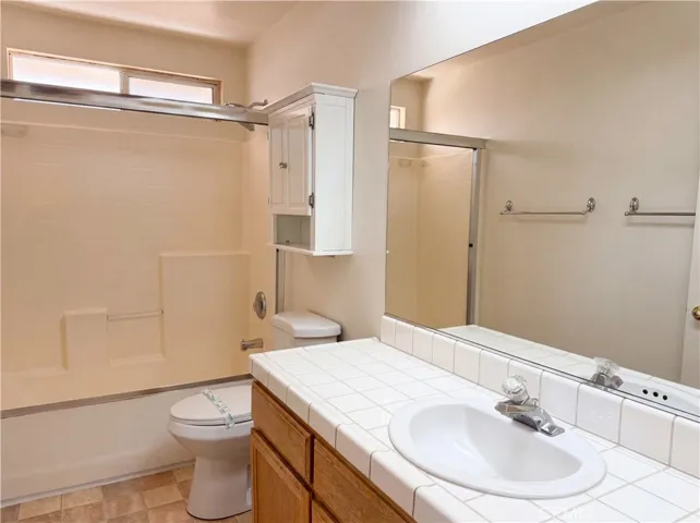 15358 Lookout, Apple Valley, California 92307