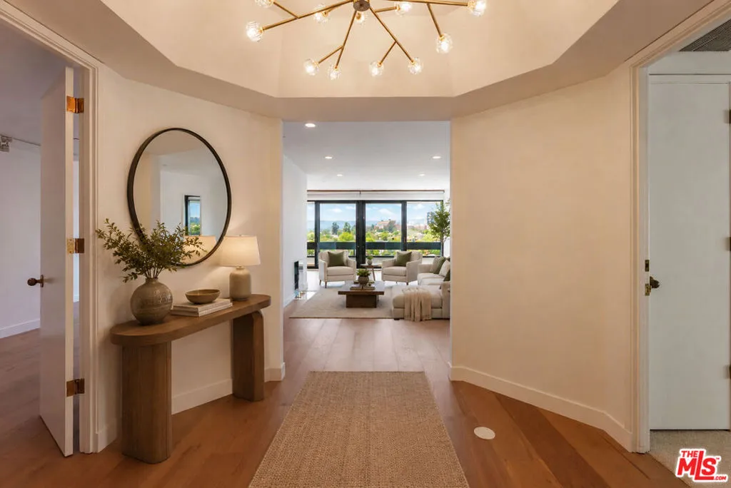 Entry - Virtually Staged