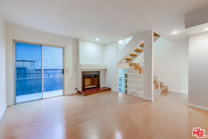 1077 W Kensington Road 3, Los Angeles, California 90026
