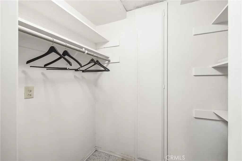 Hall oversized Closet