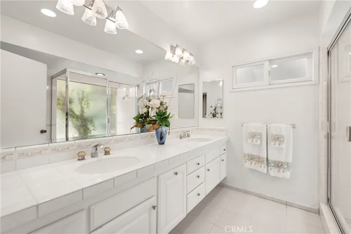 Dual sinks