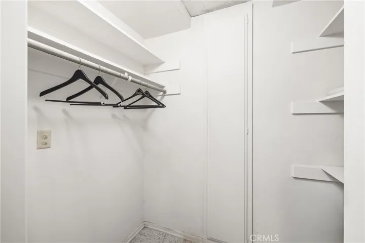 Hall oversized Closet