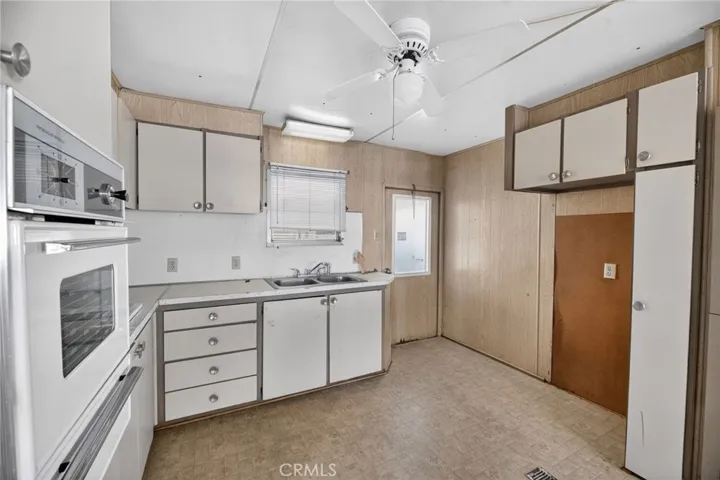 760 Santa Clara, Hemet, California 92543
