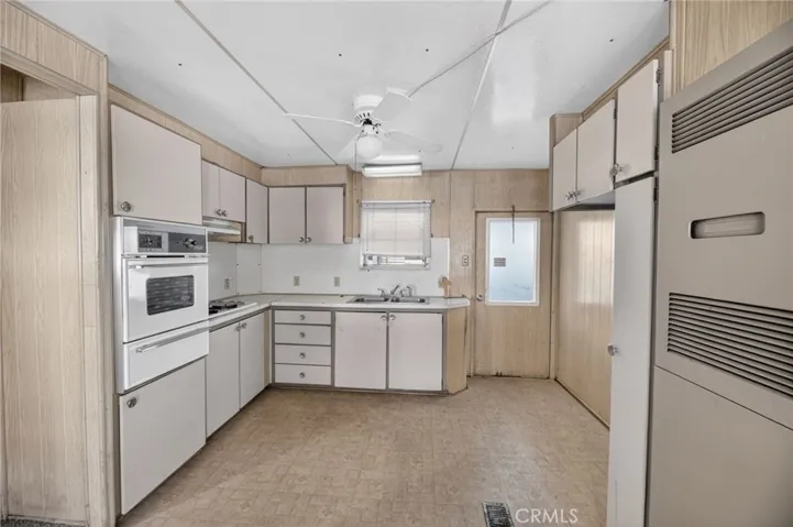 760 Santa Clara, Hemet, California 92543