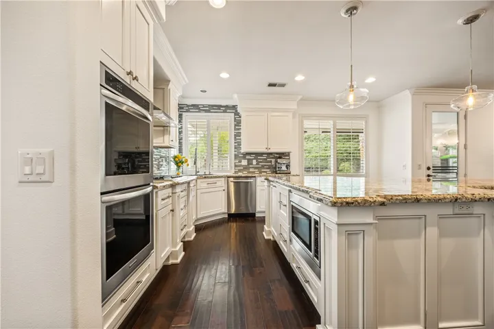 37701 Oxford Drive, Murrieta, California 92562