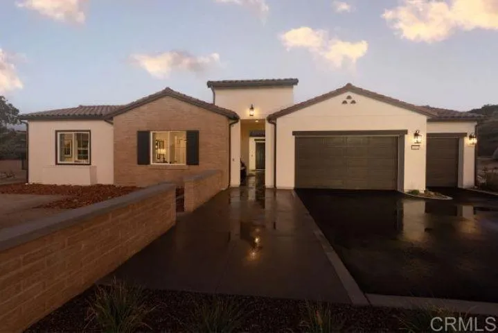 2570 Woodland Heights Glen