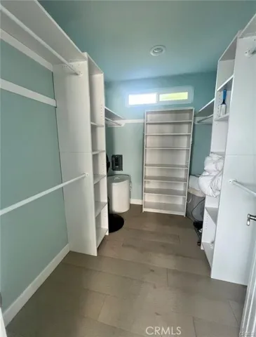 Walking closet