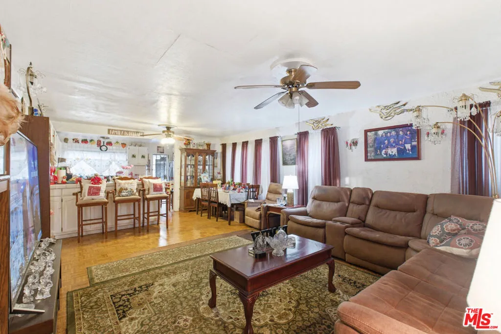 Front unit large living room