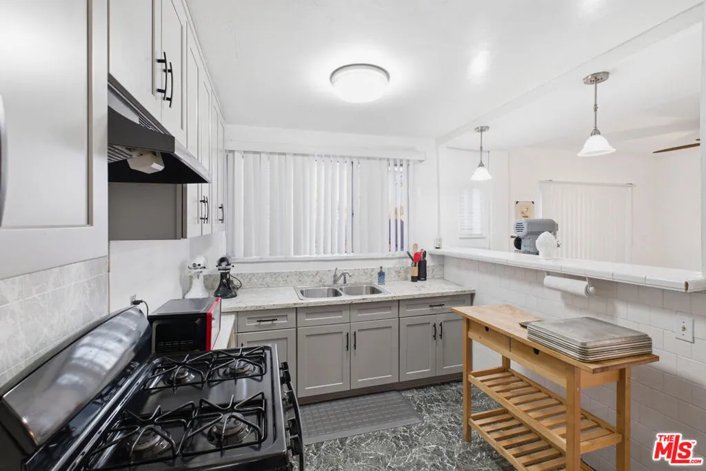 Rear unit galley kitchen