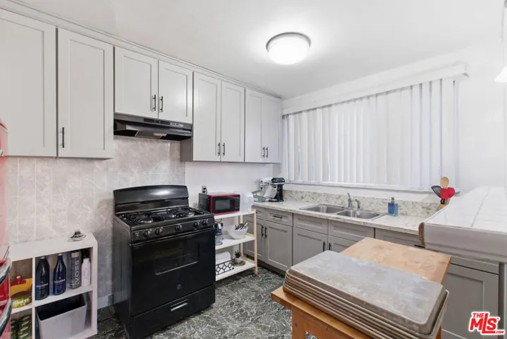 Rear unit kitchen