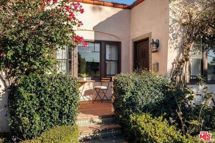 428 Exterior Entrance