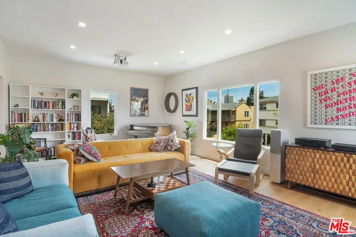 8021 Blackburn Avenue U, Los Angeles, California 90048
