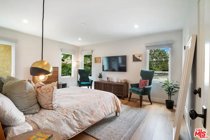 8021 Blackburn Avenue U, Los Angeles, California 90048