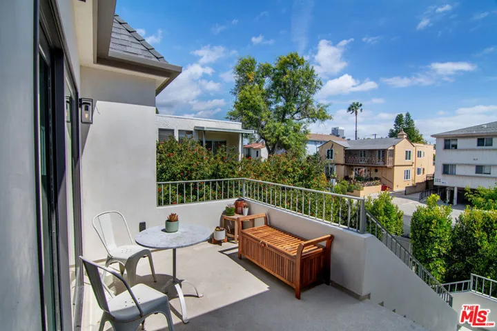 8021 Blackburn Avenue U, Los Angeles, California 90048
