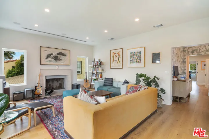 8021 Blackburn Avenue U, Los Angeles, California 90048