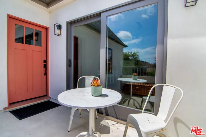8021 Blackburn Avenue U, Los Angeles, California 90048