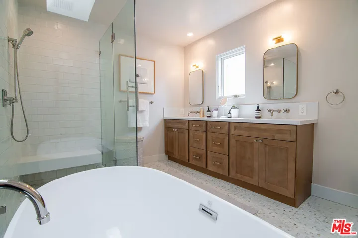 8021 Blackburn Avenue U, Los Angeles, California 90048