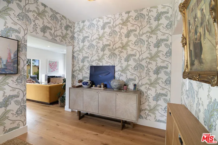 8021 Blackburn Avenue U, Los Angeles, California 90048