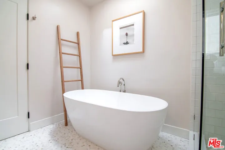 8021 Blackburn Avenue U, Los Angeles, California 90048