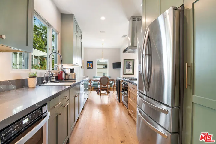 8021 Blackburn Avenue U, Los Angeles, California 90048
