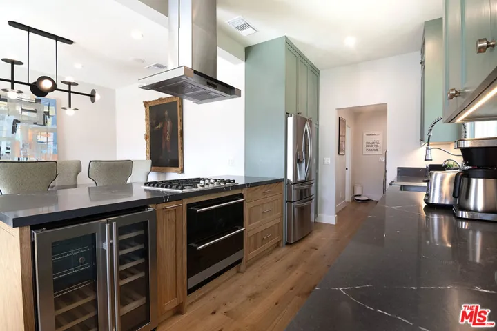 8021 Blackburn Avenue U, Los Angeles, California 90048