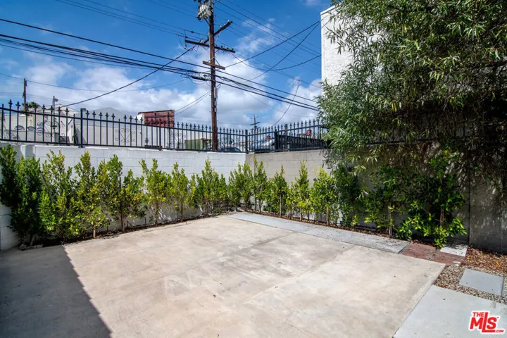 8021 Blackburn Avenue U, Los Angeles, California 90048