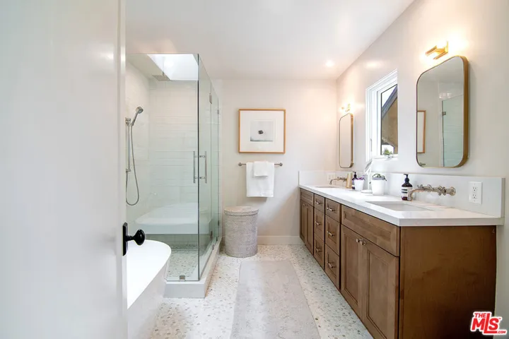 8021 Blackburn Avenue U, Los Angeles, California 90048