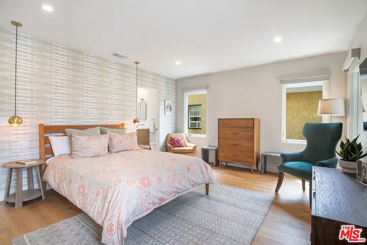 8021 Blackburn Avenue U, Los Angeles, California 90048