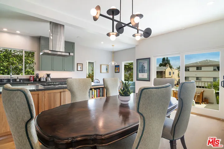 8021 Blackburn Avenue U, Los Angeles, California 90048