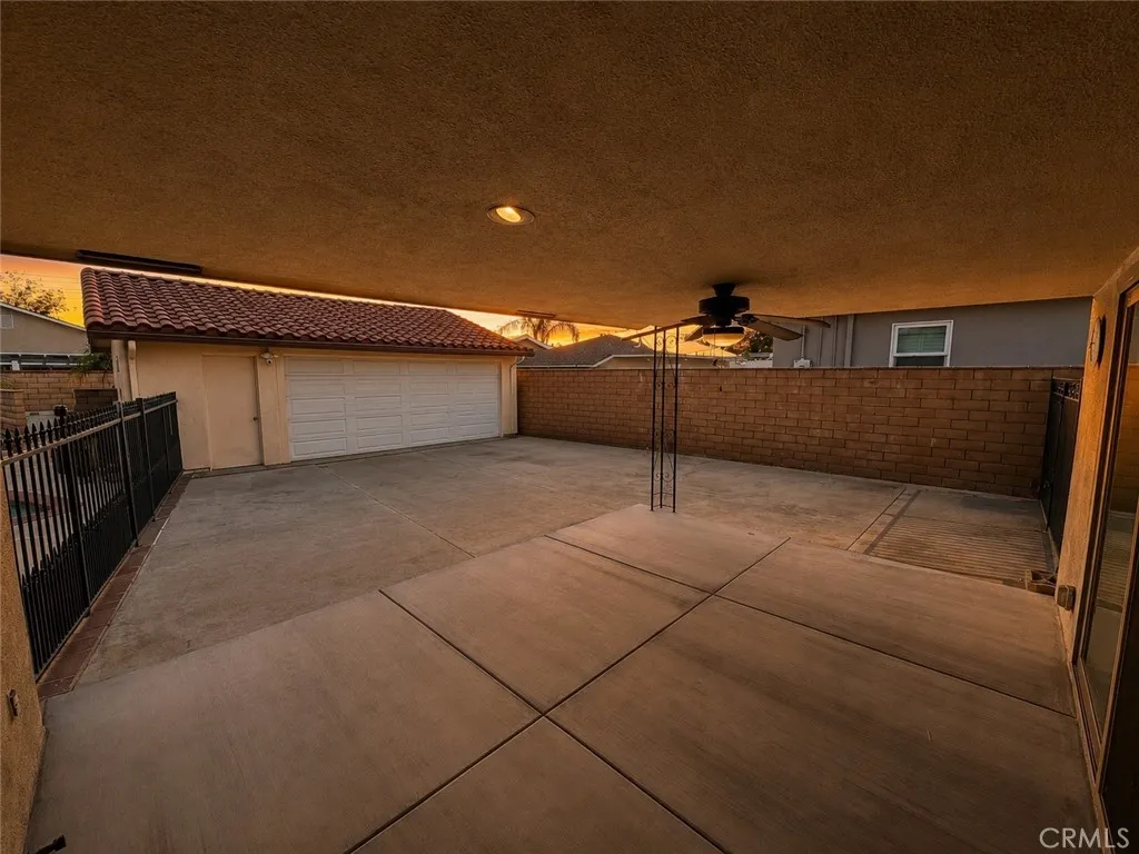 Detached 2 car garage