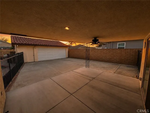 Detached 2 car garage