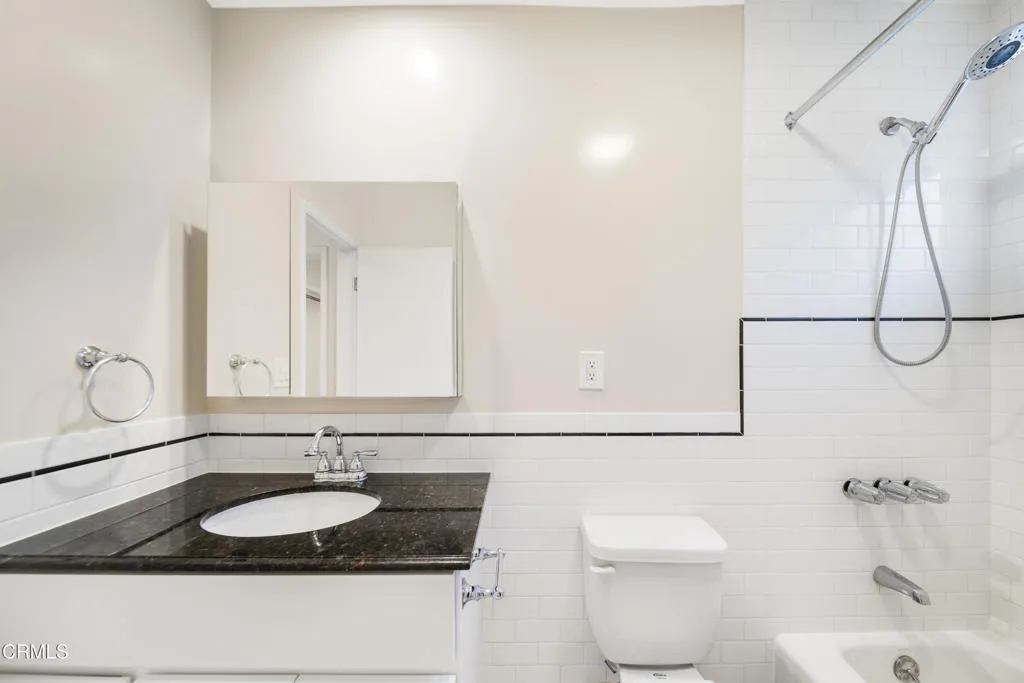 580 N Los Robles bathroom