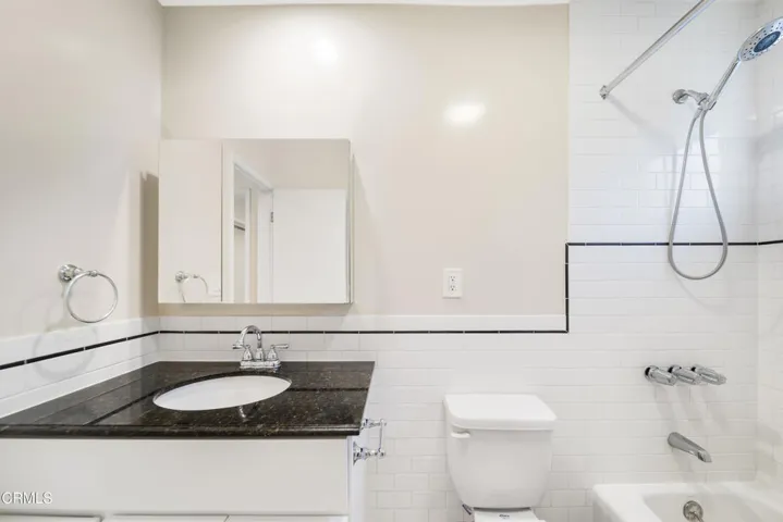 580 N Los Robles bathroom