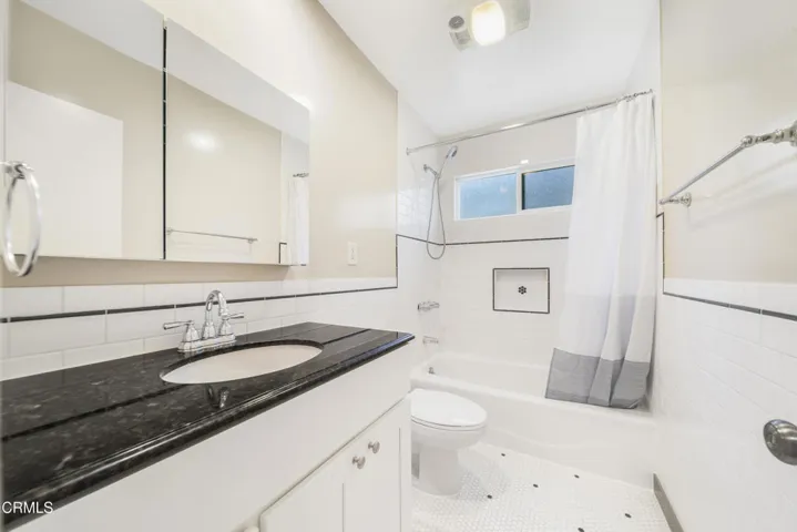 580 N Los Robles bathroom 1