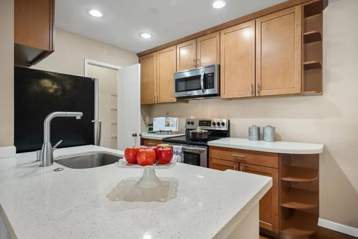 209 Boardwalk Avenue H, San Bruno, California 94066