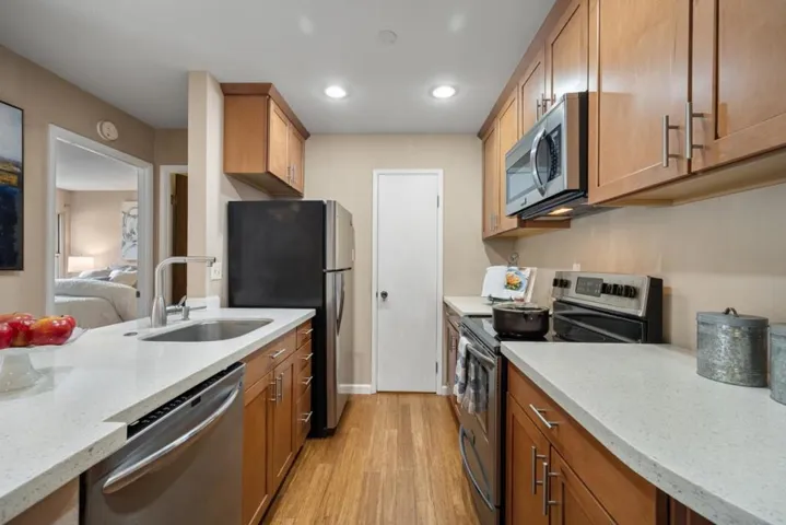 209 Boardwalk Avenue H, San Bruno, California 94066
