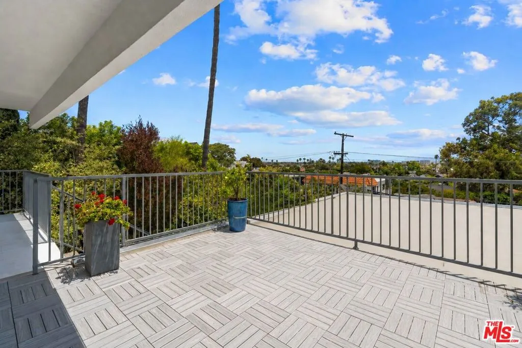 631 Pier Avenue, Santa Monica, California 90405 — photo 4