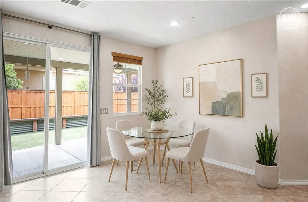 Breakfast Nook - Disclaimer: This room has been virtually staged