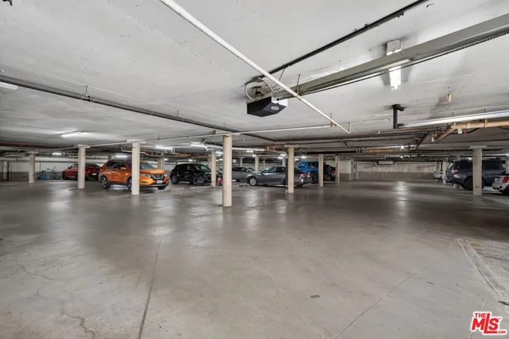 8530 Holloway Drive 303, West Hollywood, California 90069
