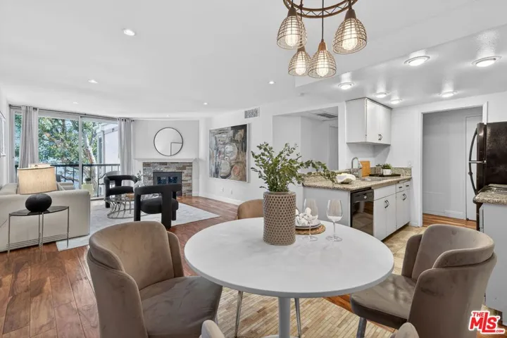 8530 Holloway Drive 303, West Hollywood, California 90069
